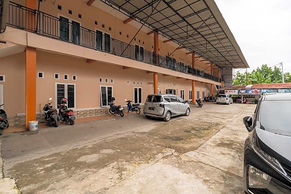 RedDoorz Syariah near Universitas Putra Indonesia Padang