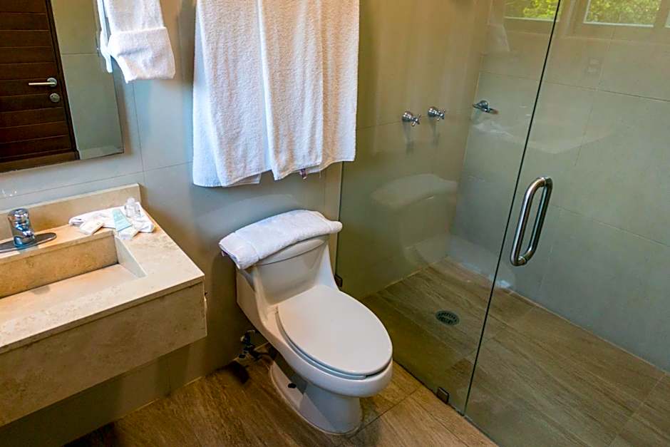 LA LOMA SUITES