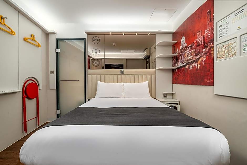 Tune Hotel - London, Liverpool Street