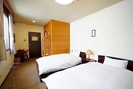 Economy Twin Room with Private Bathroom - Non-Smoking