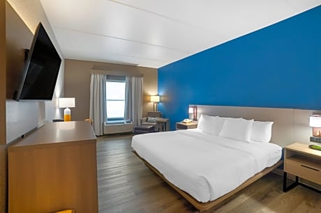 King Room with Roll-in-Shower - Accessible/Non-Smoking