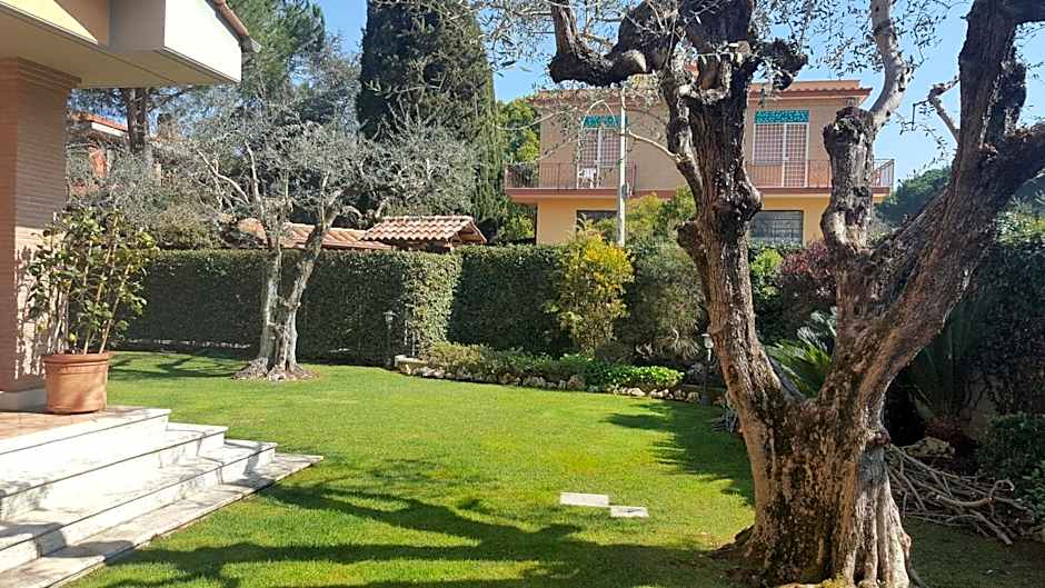 Aurelia Garden Gold B&B