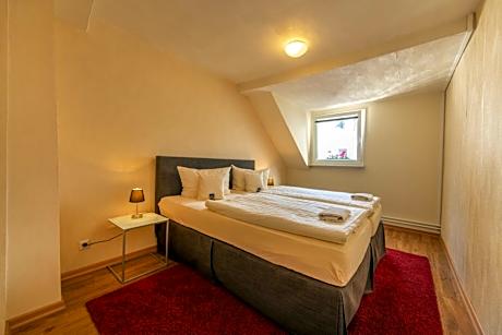 Deluxe Three-Bedroom Apartment