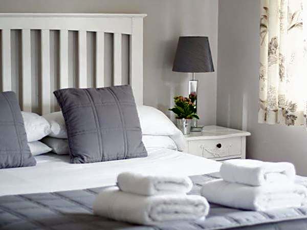 The Cambridge Guest House by Tas