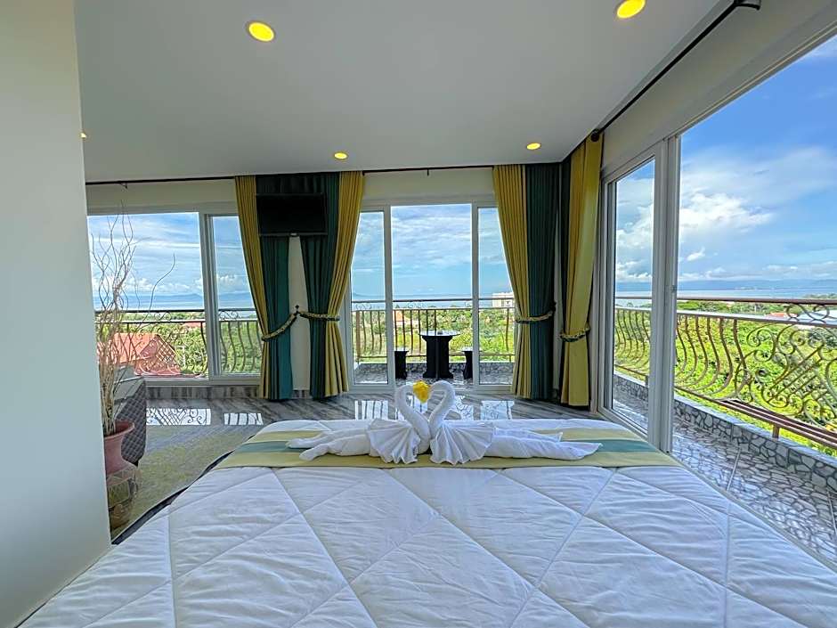 Photo 1 of 14 of Deluxe Superior, Sea View