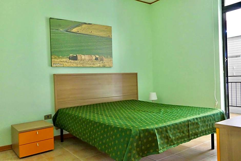 IssTravel, Holiday Homes in Marina di Bibbona from 400 to 900 meters from the sea, apartments 6 beds with private outdoor area