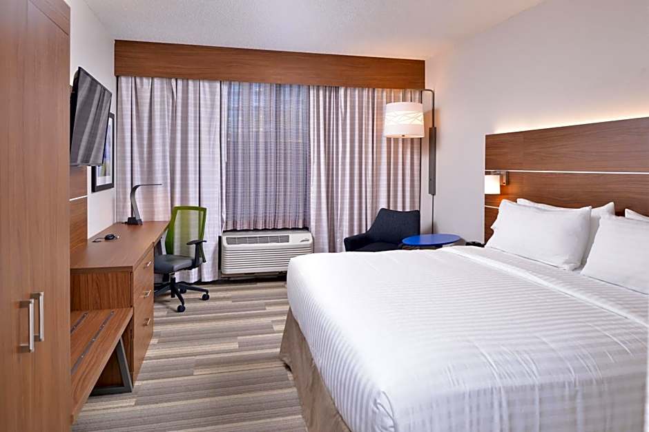 Photo 1 of 5 of Standard 1 King Bed, Accessible, Transfer Shower