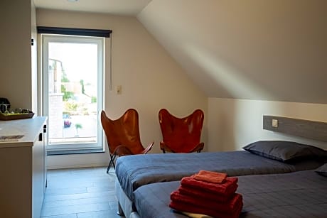 Annex double room with shower and common toilet