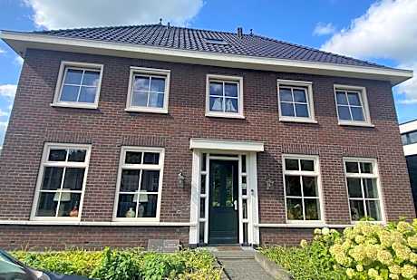 B&B nancy in holland met eigen badkamer , Jacuzzi niet inclusief , independent bathroom jacuzzi not included