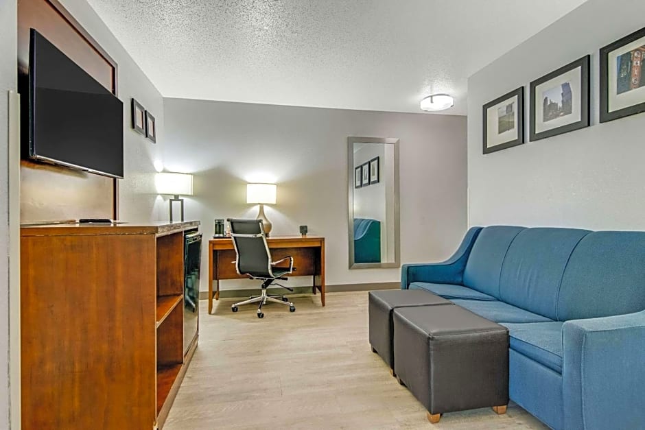 Comfort Suites Lansing