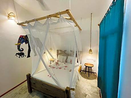 Deluxe Double Room (2 Adults + 1 Child)