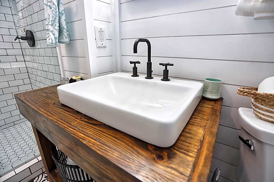 Historic Home Family Friendly Close to Seawall