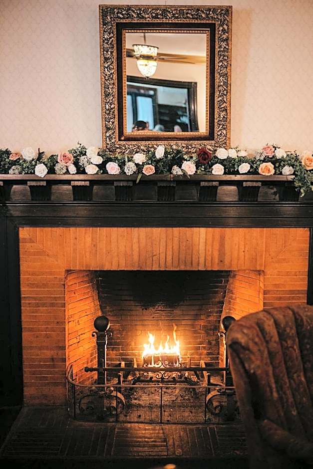 Stonehurst Manor Breakfast & Dinner Included