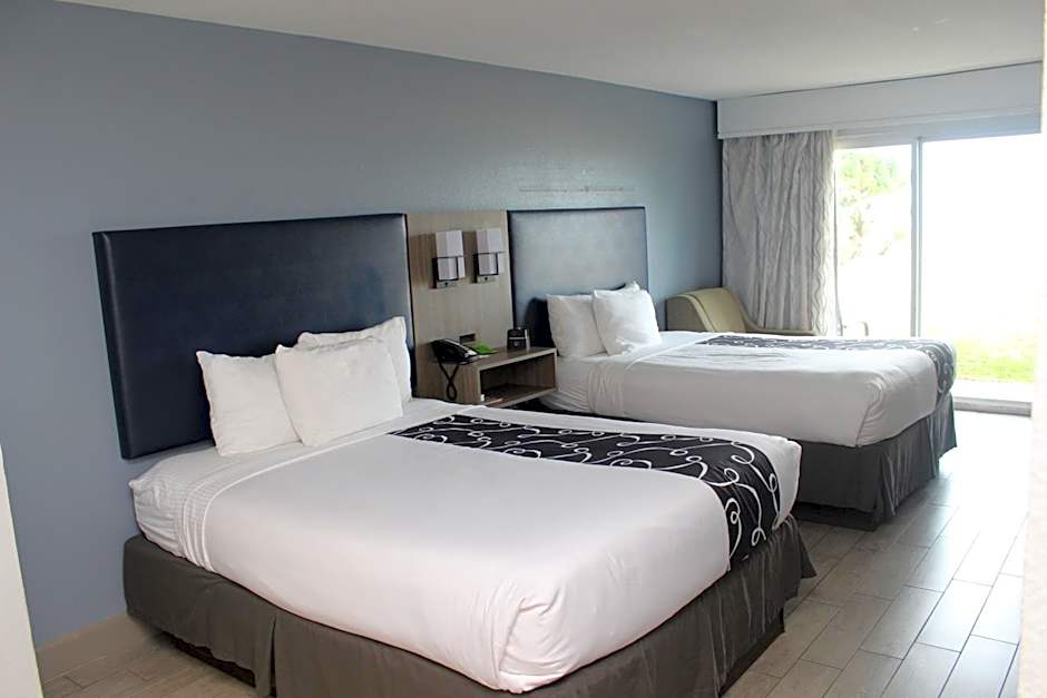 La Quinta Inn & Suites by Wyndham Oceanfront Daytona Beach