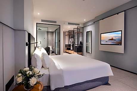 Deluxe Executive King