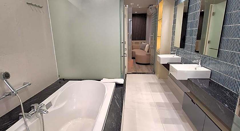 Lucky Residence Suites