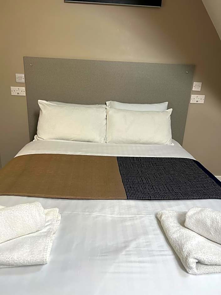 OYO Paragraph Palmers Green - Tottenham Stadium