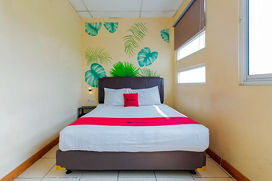 RedDoorz @ Iodium Residence Cikarang