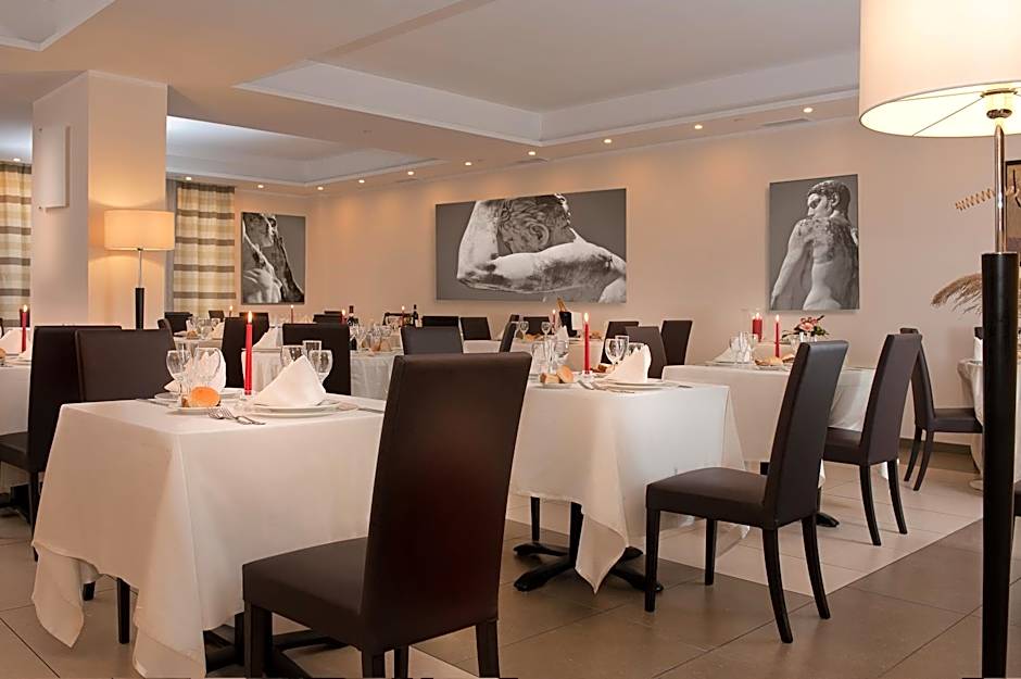 Cardinal Saint Peter Hotel