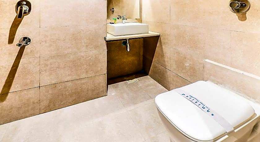 FabHotel Ascot International