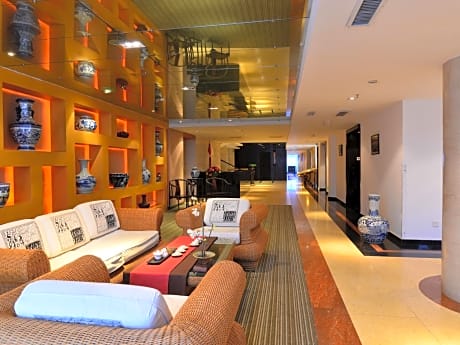 Baodao Exhibition Center Hotel