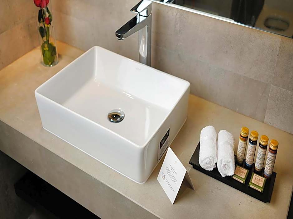 Petit Palace Suites Hotel