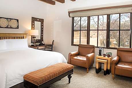 Sage Pure Wellness, Guest Room, 1 King, Fireplace