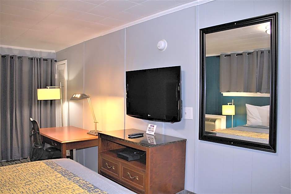 Hometowne Inn & Suites