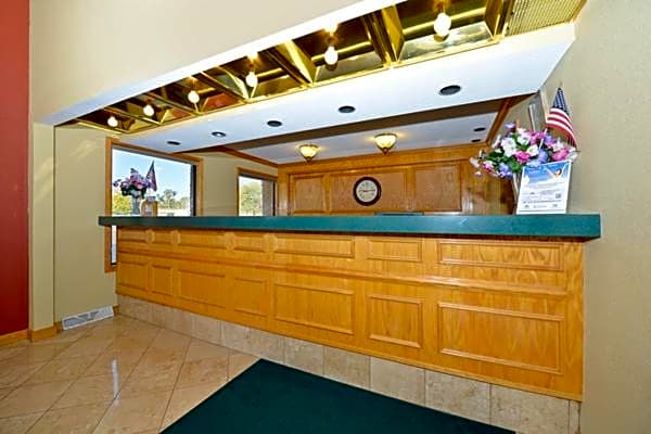 Days Inn & Suites by Wyndham Kalamazoo
