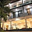 Queens Beach Hotel