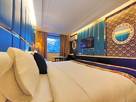 Luxury Suite