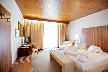 Double Room with Balcony and Sea View