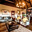 Hlosi Game Lodge