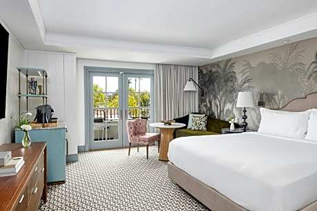 King Room with Balcony and Garden View - Mobility Accessible/Roll-in Shower)