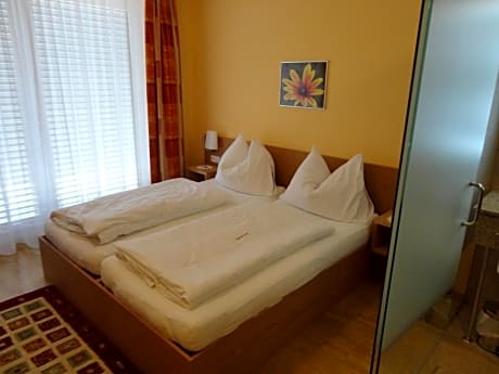 Deluxe Double Room with balcony and Garden View