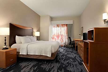 King Room with Roll-In Shower - Mobility Access/Hearing Accessible