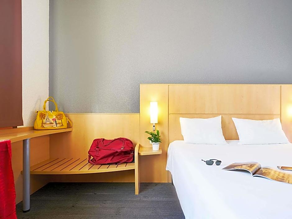 Ibis Como