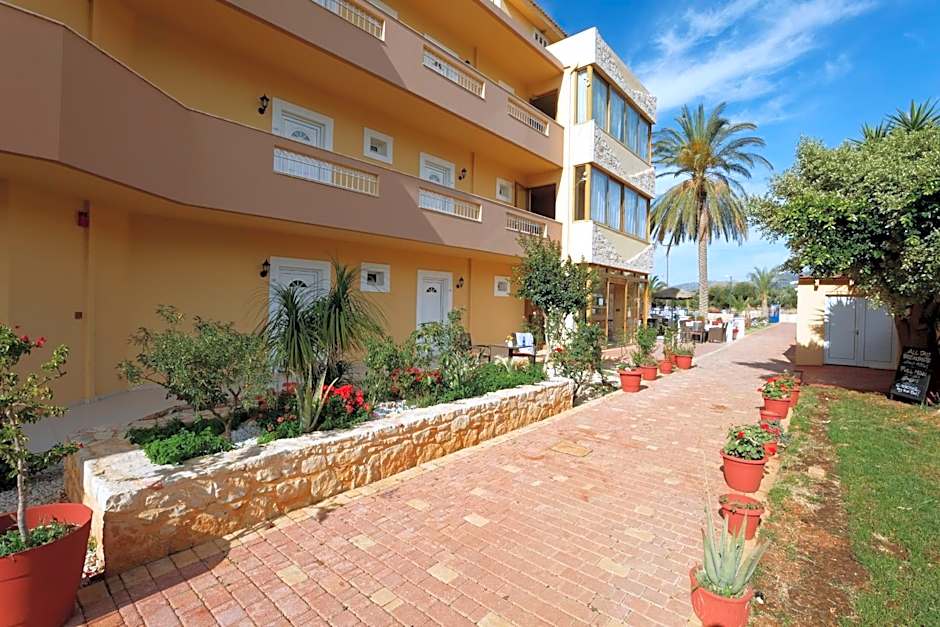 Danelis Studios & Apartments