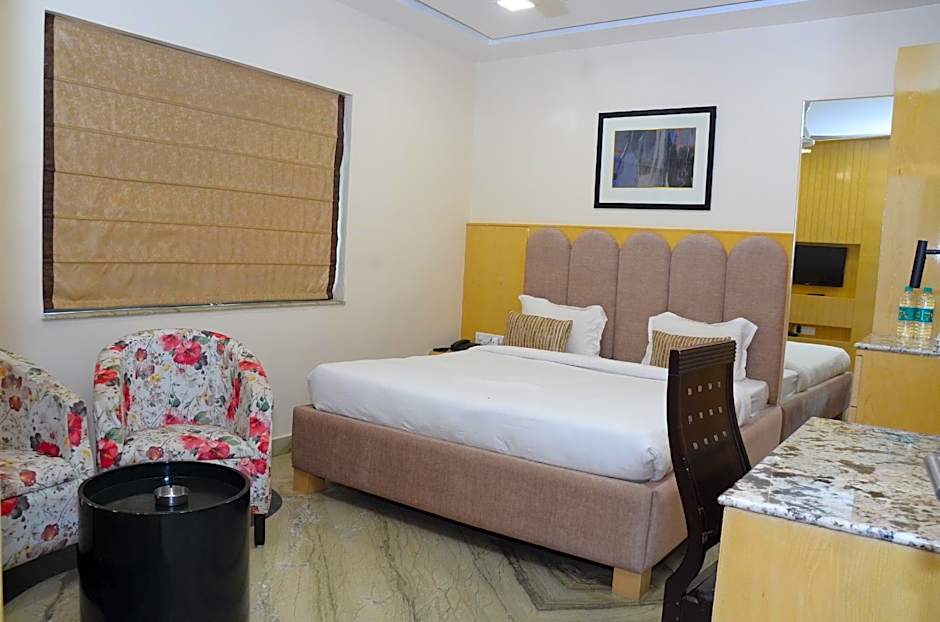  Hotel Crystal Residency