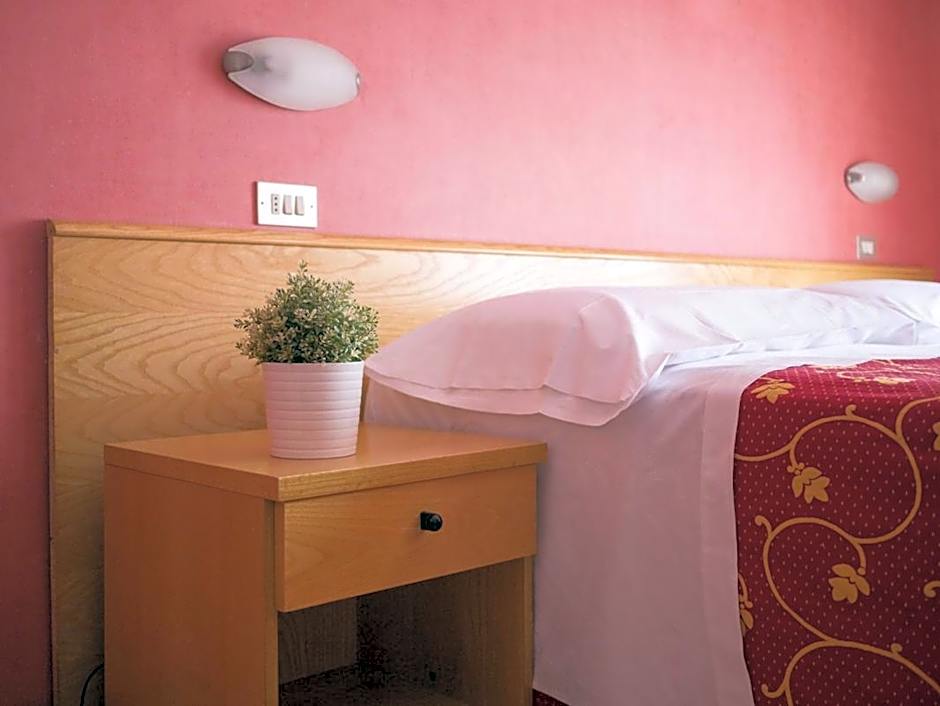 Hotel Junior by OasiGroup Hotels