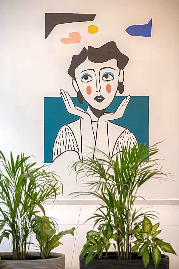 Miss Marrone City Hotel