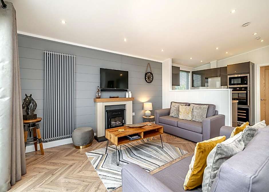 Midsomer Lodges