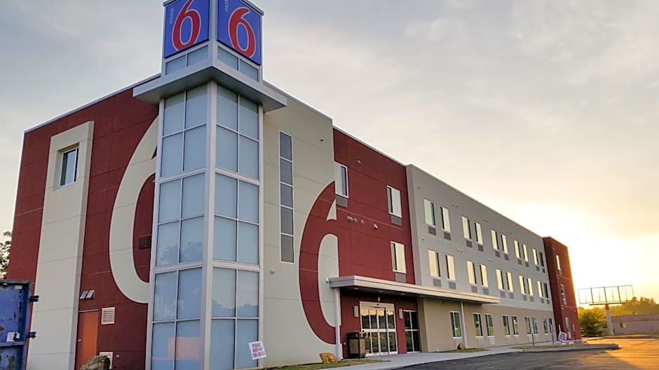 Motel 6-Poplar Bluff, MO