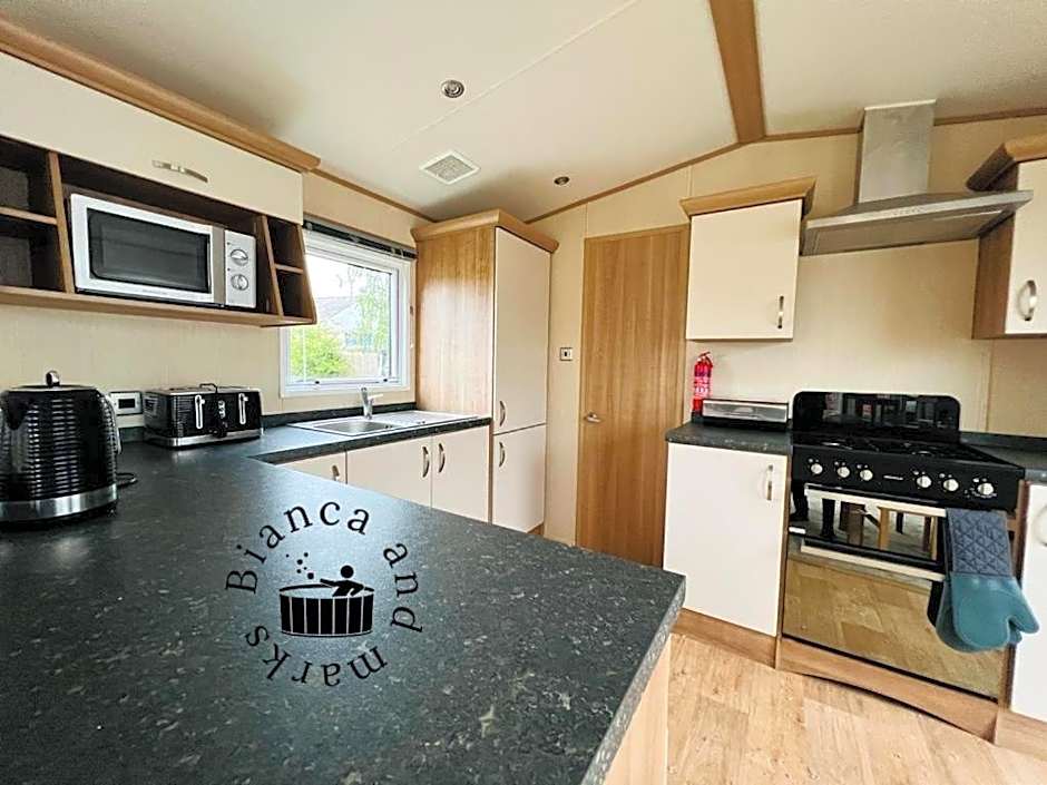 Bianca and marks 8 berth Caravan with Hot tub