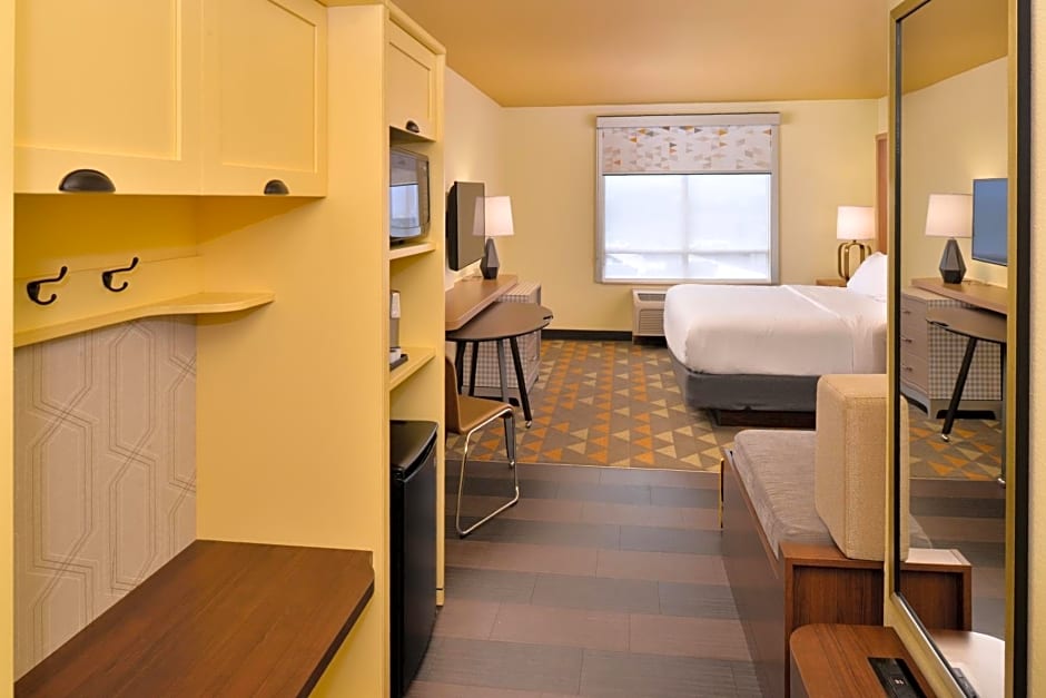 Holiday Inn Kansas City Airport, an IHG Hotel