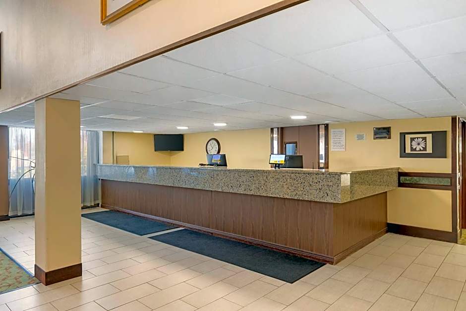 Clarion Hotel & Conference Center Lansing West