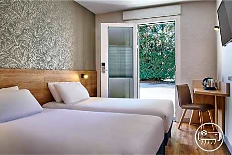 4 Single Beds
