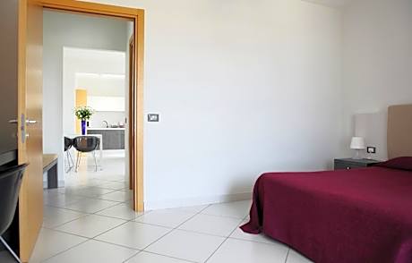 Deluxe One-Bedroom Apartment with Lateral Sea View
