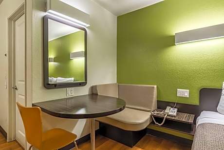 Queen Room with Two Queen Beds - Smoking