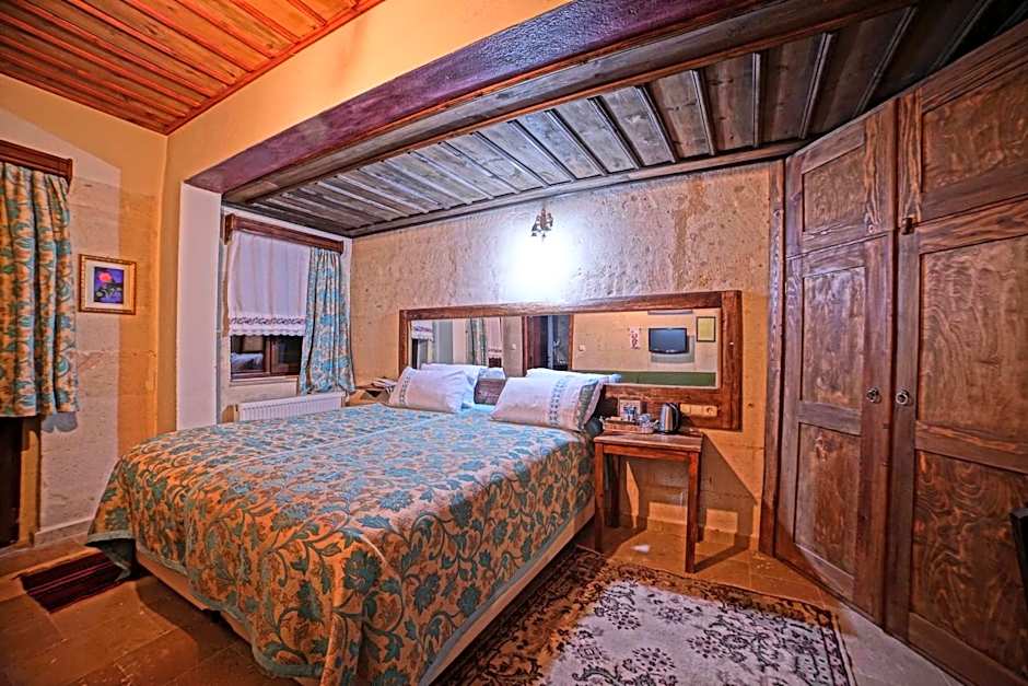 Jerveni Cave Hotel